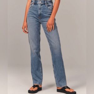 Abercrombie 90’s Ultra High Rise Straight Jeans Medium Wash